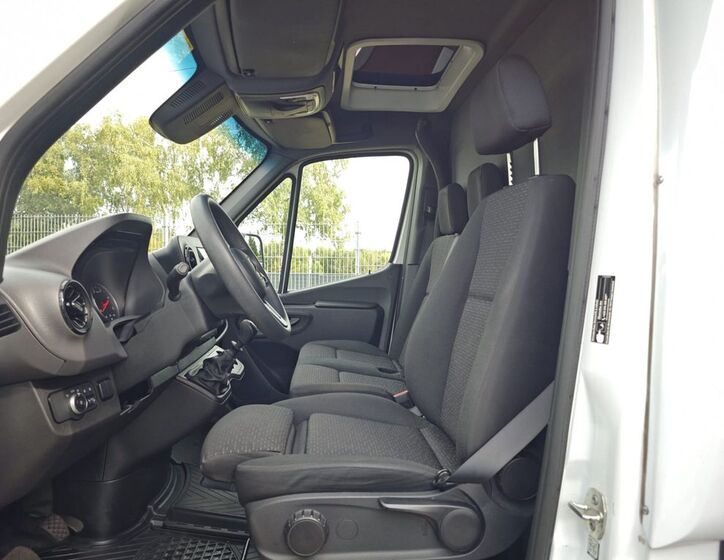 Mercedes-Benz Sprinter 8