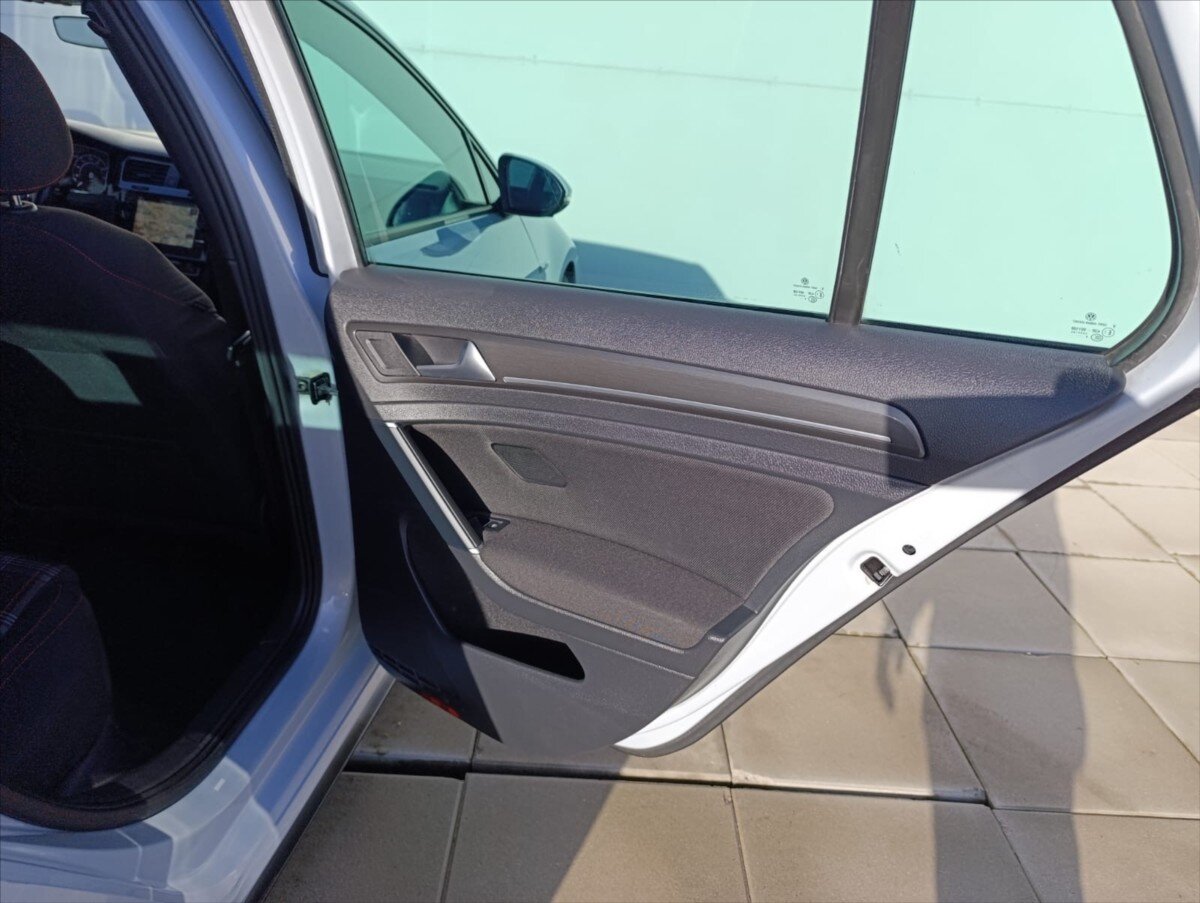 Volkswagen Golf Hatchback 2,0 l 180 kw