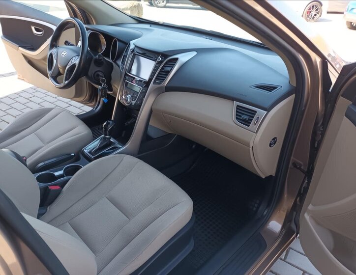 Hyundai i30 Kombi 1,6 l 99 kw