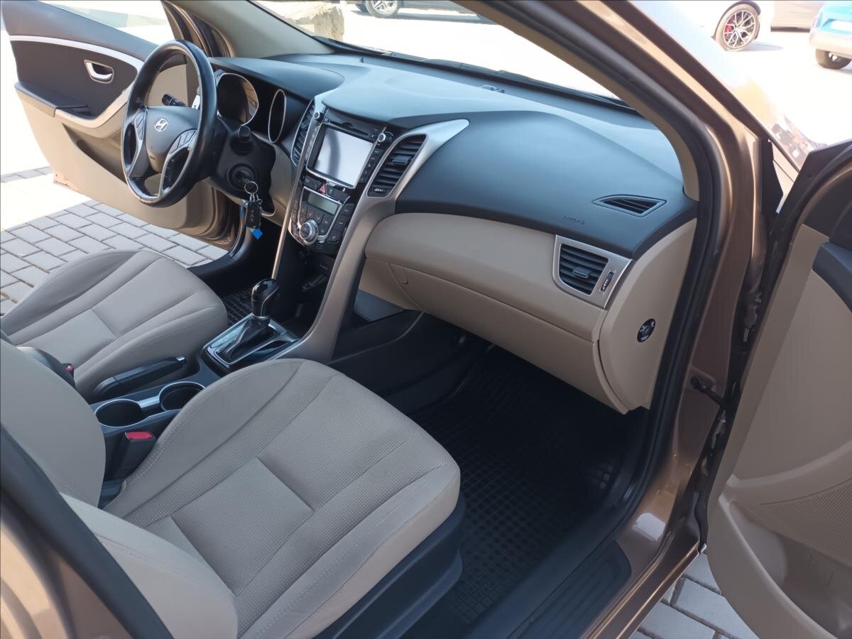 Hyundai i30 Kombi 1,6 l 99 kw