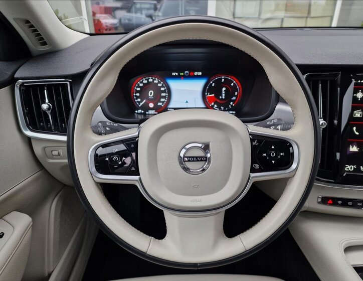 Volvo V90 Kombi 2,0 l 140 kw