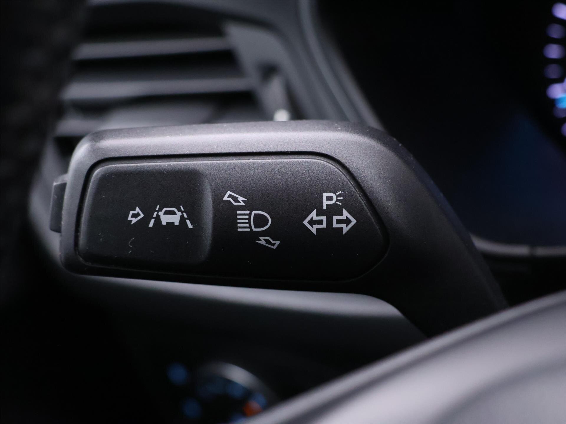 Ford Focus Kombi 999,0 74 kw