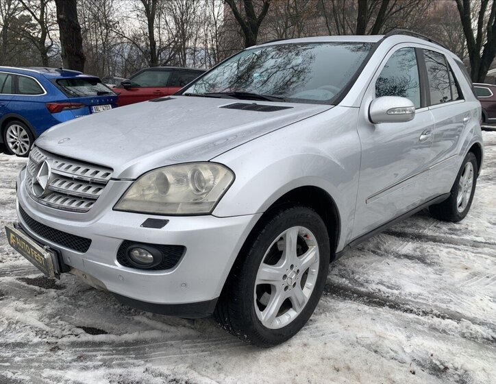 Mercedes-Benz Třídy M SUV 4,0 l 225 kw