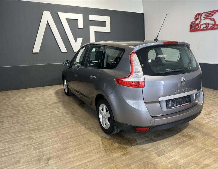 Renault Grand Scénic 8