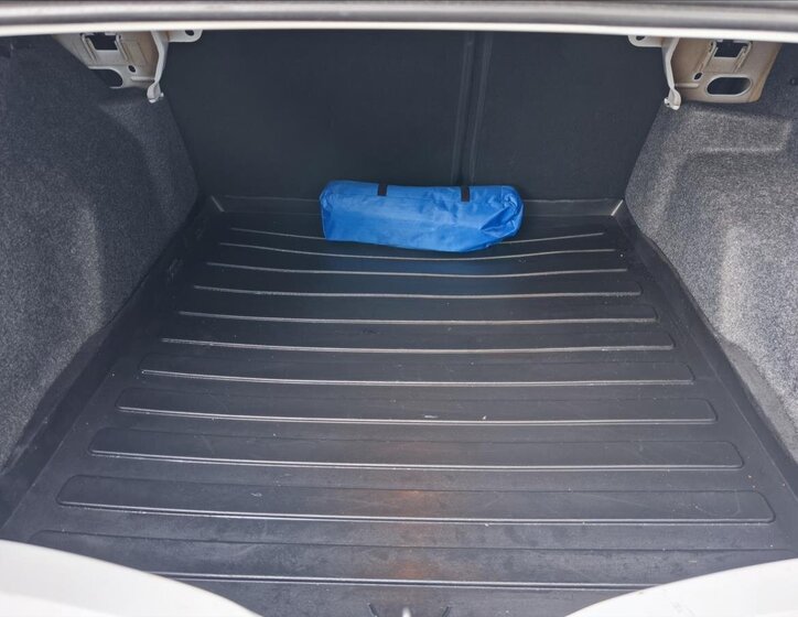 Peugeot 301 Sedan 1,2 l 60 kw