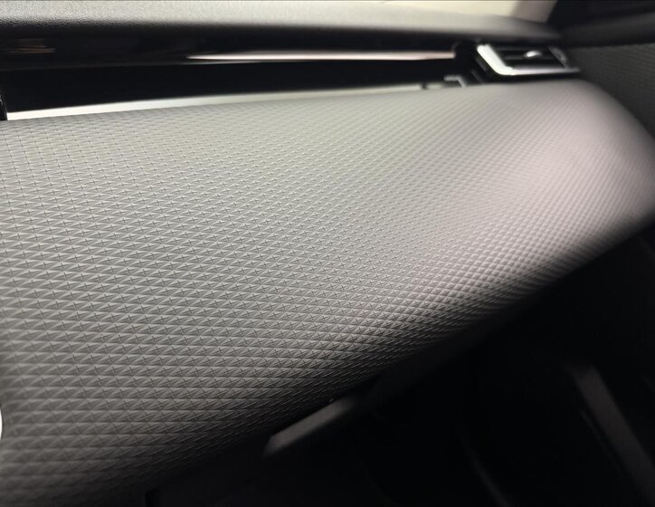 Land Rover Range Rover Velar SUV 2,0 l 150 kw