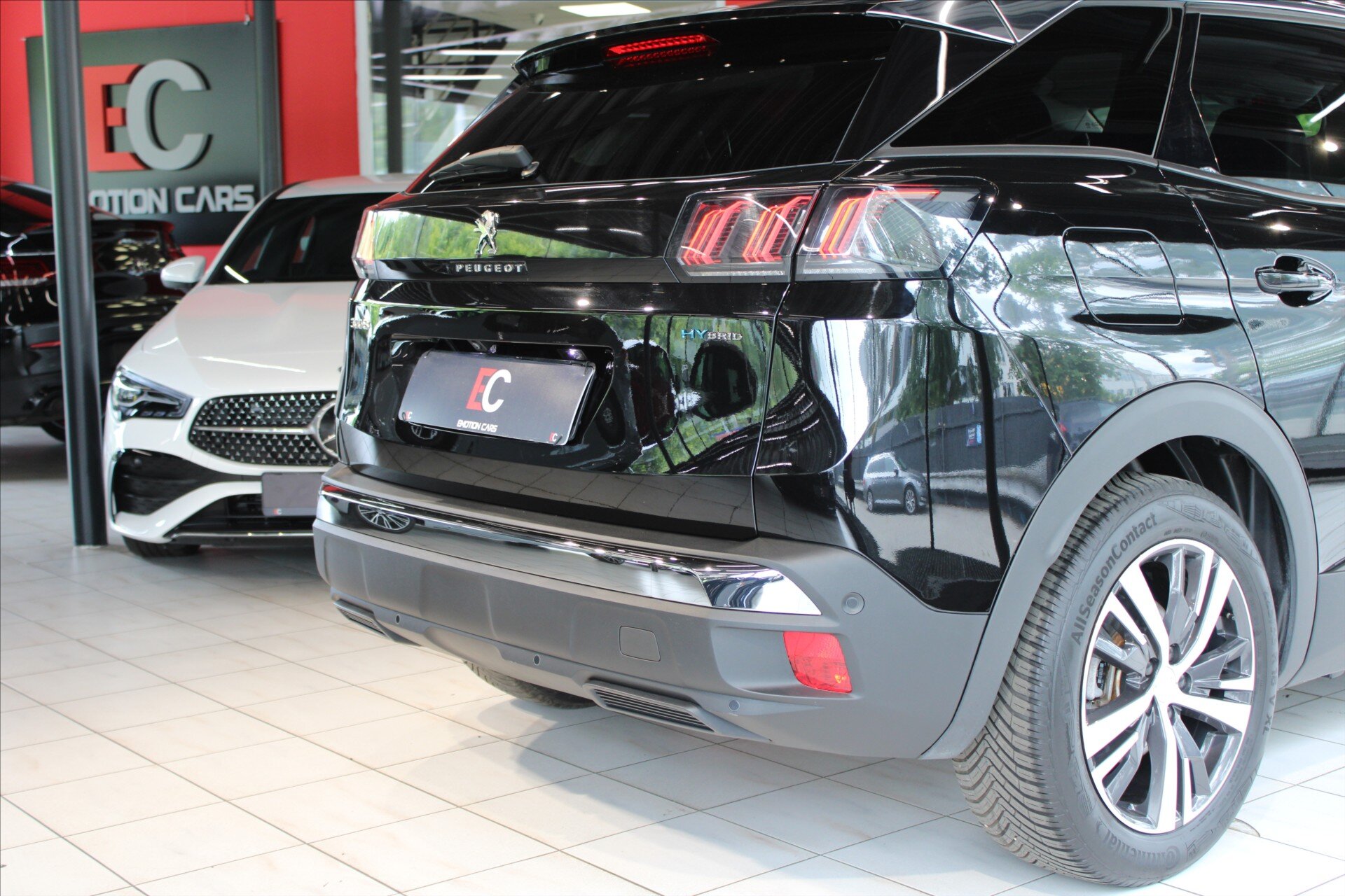 Peugeot 3008 SUV 1,6 l 165 kw