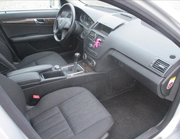 Mercedes-Benz Třídy C Sedan / Limuzína 1,8 l 115 kw