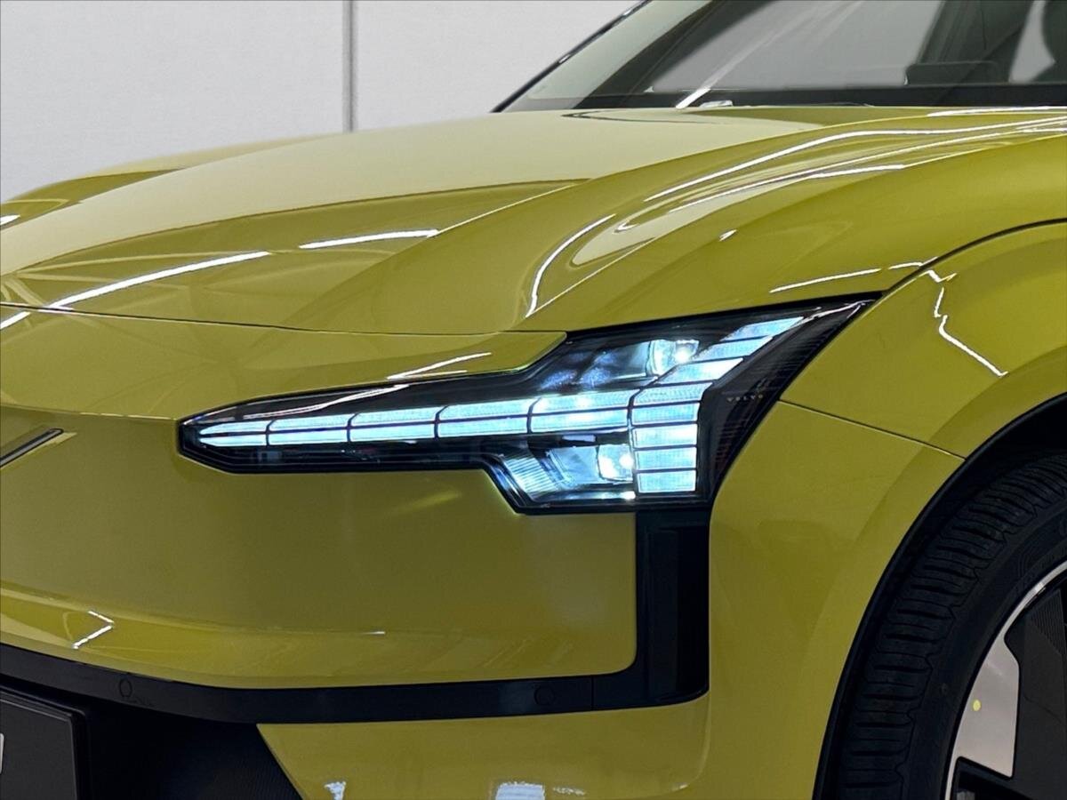 Volvo EX30 SUV / Terénní 0,0 200 kw