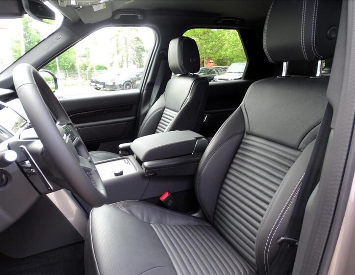 Land Rover Discovery 9