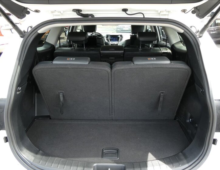 Hyundai Grand Santa Fe 19