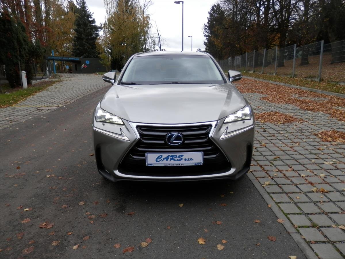 Lexus NX 300h SUV / Terénní 2,5 l 114 kw