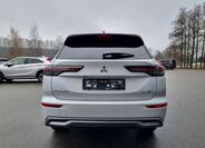 Mitsubishi Outlander 4