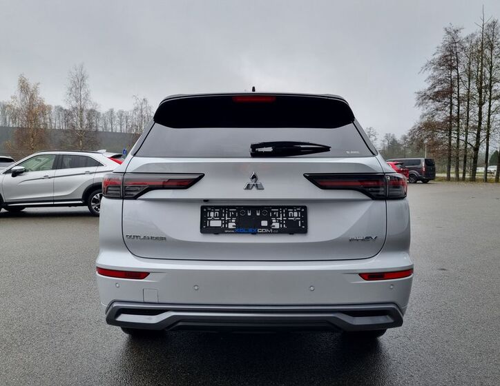 Mitsubishi Outlander 4