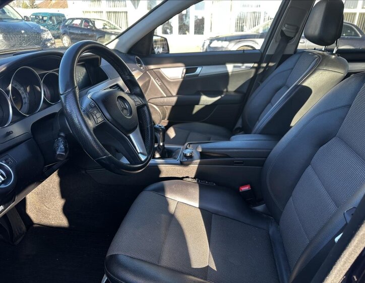Mercedes-Benz Třídy C Kombi 2,1 l 100 kw