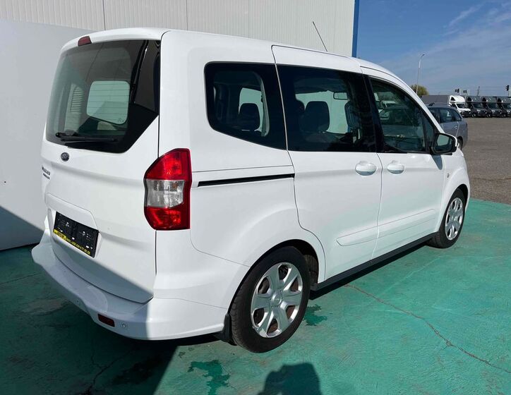 Ford Tourneo Courier 2