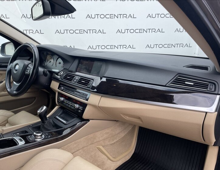 BMW Řada 5 Kombi 3,0 l 180 kw