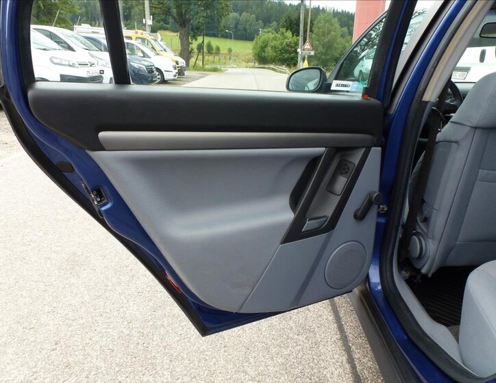 Opel Vectra Sedan / Limuzína 1,8 l 90 kw