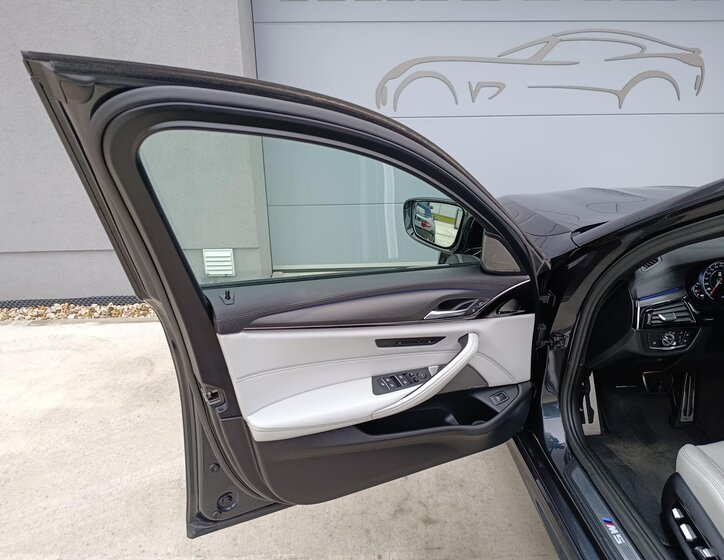 BMW M5 Sedan 4,4 l 460 kw