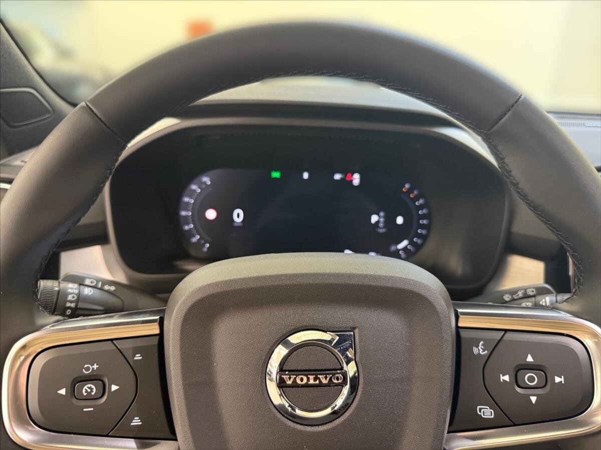 Volvo XC40 SUV / Terénní 2,0 l 120 kw