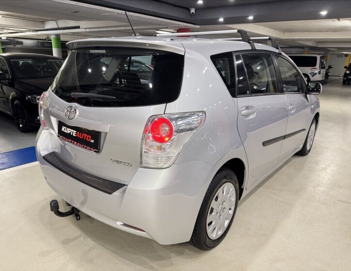 Toyota Verso Kombi 2,0 l 93 kw