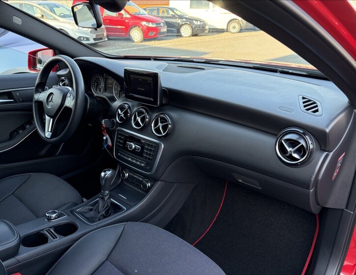 Mercedes-Benz Třídy A Hatchback 1,6 l 90 kw