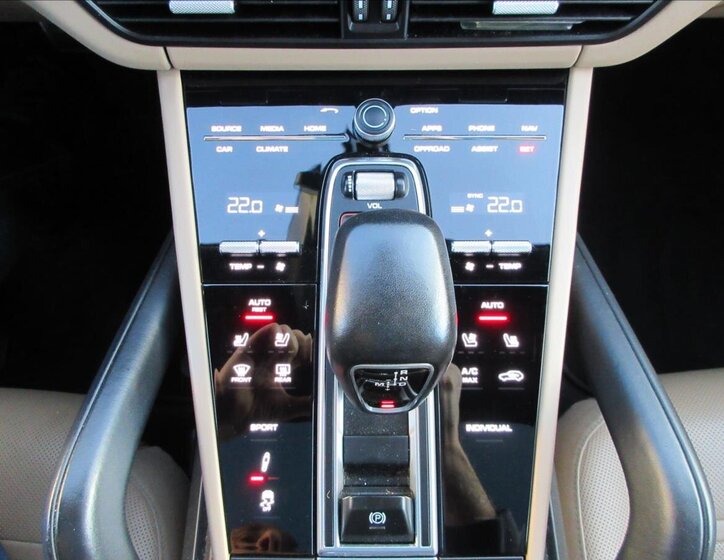 Porsche Cayenne Kombi 2,9 l 324 kw