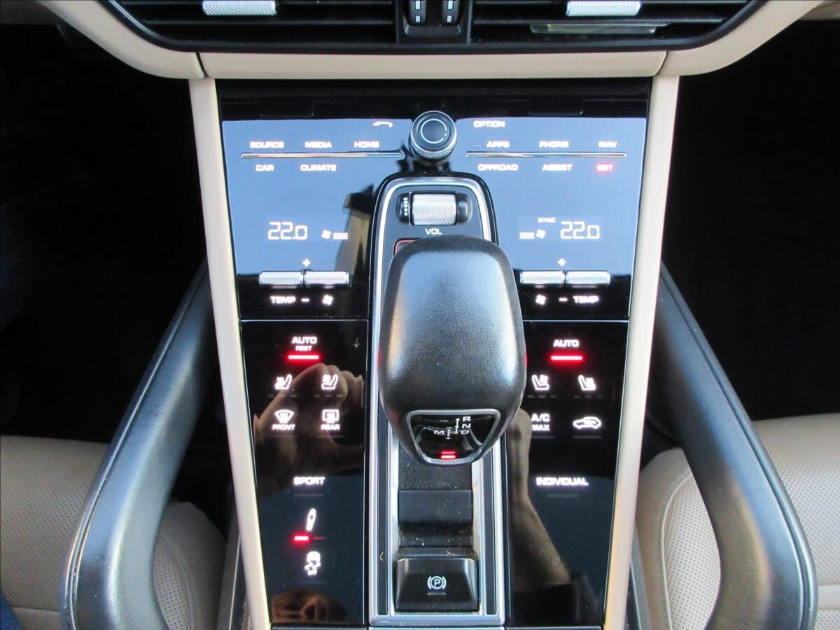 Porsche Cayenne Kombi 2,9 l 324 kw