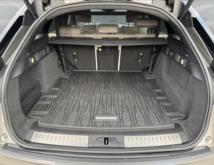 Land Rover Range Rover Velar SUV 3,0 l 221 kw