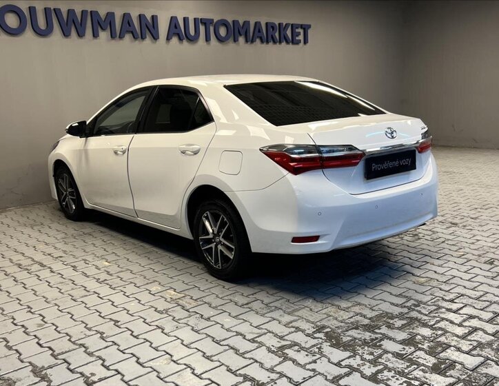 Toyota Corolla Sedan 1,6 l 97 kw