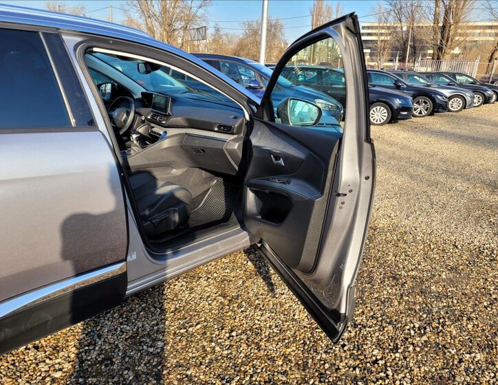 Peugeot 5008 SUV / Terénní 1,5 l 96 kw