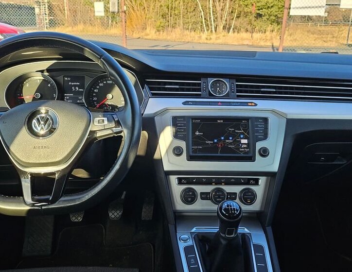 Volkswagen Passat Kombi 1,6 l 88 kw