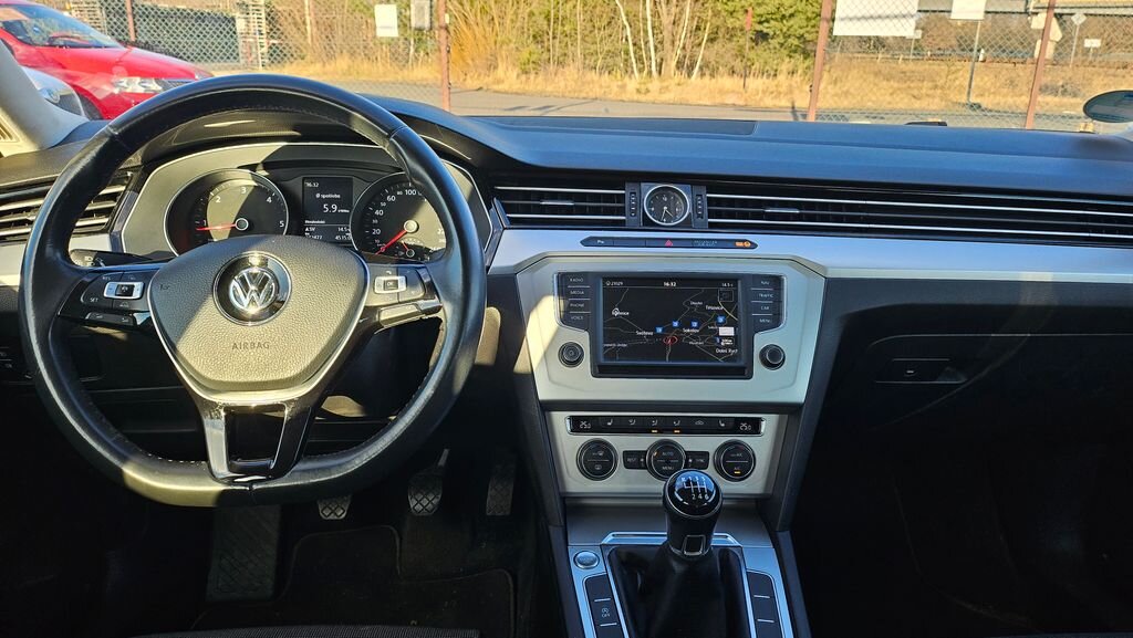 Volkswagen Passat Kombi 1,6 l 88 kw