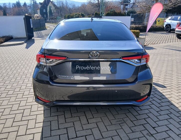 Toyota Corolla Sedan 1,5 l 92 kw