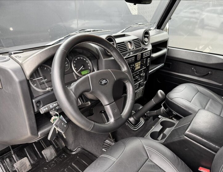 Land Rover Defender Skříň 2,2 l 90 kw