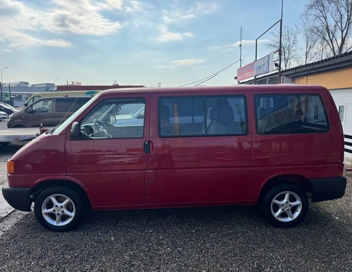 Volkswagen Transporter Kombi 2,5 l 65 kw