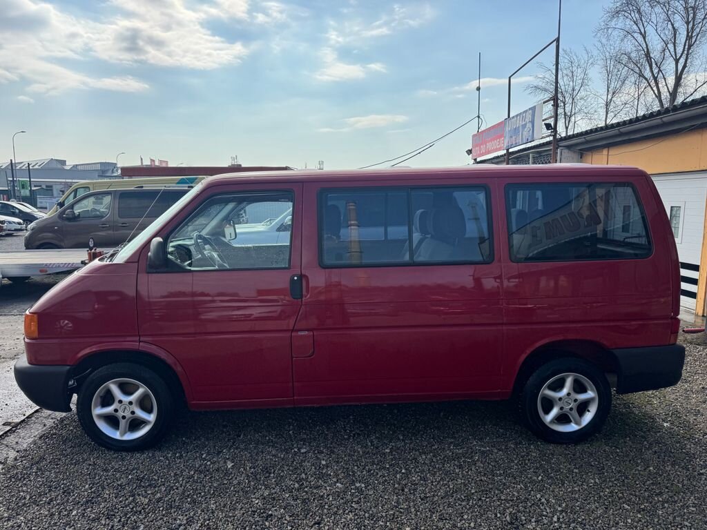Volkswagen Transporter Kombi 2,5 l 65 kw