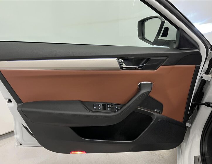 Škoda Superb Liftback 1,4 l 160 kw