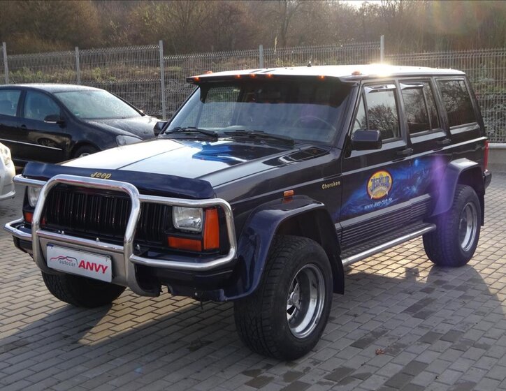 Jeep Cherokee SUV 4,0 l 136 kw