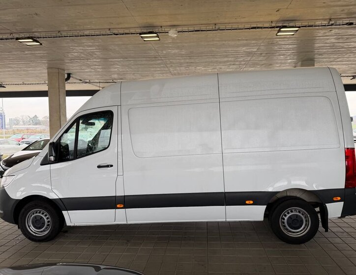 Mercedes-Benz Sprinter 8