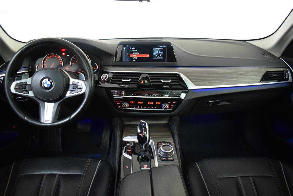 BMW Řada 5 Kombi 3,0 l 195 kw