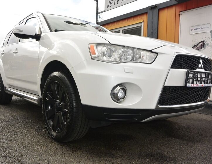 Mitsubishi Outlander SUV 2,3 l 130 kw