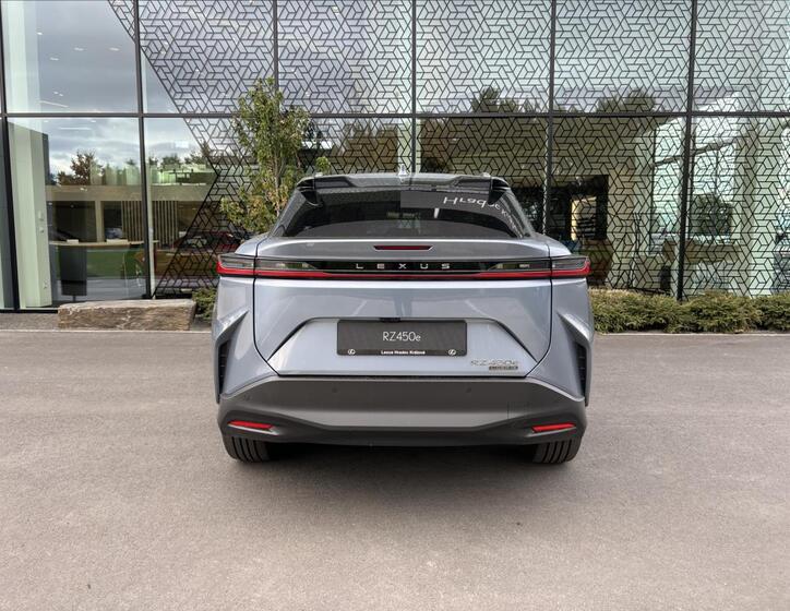 Lexus RZ 450e 6