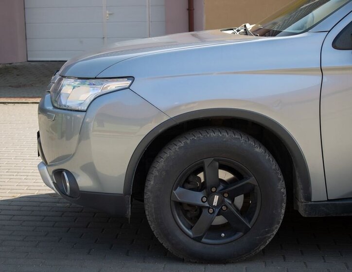 Mitsubishi Outlander SUV / Terénní 2,3 l 110 kw