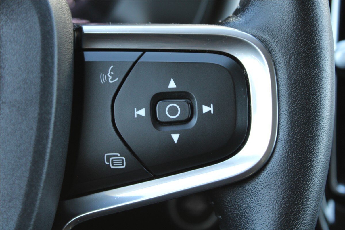 Volvo XC40 SUV / Terénní 2,0 l 140 kw