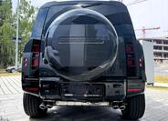 Land Rover Defender 4