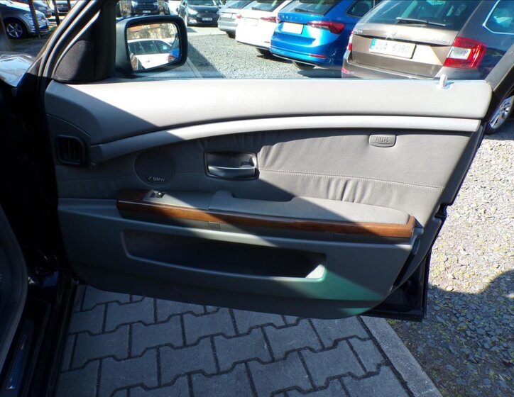 BMW Řada 7 Sedan / Limuzína 3,6 l 200 kw