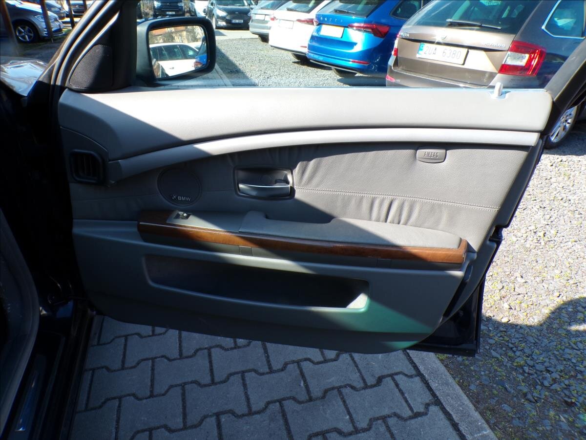 BMW Řada 7 Sedan / Limuzína 3,6 l 200 kw