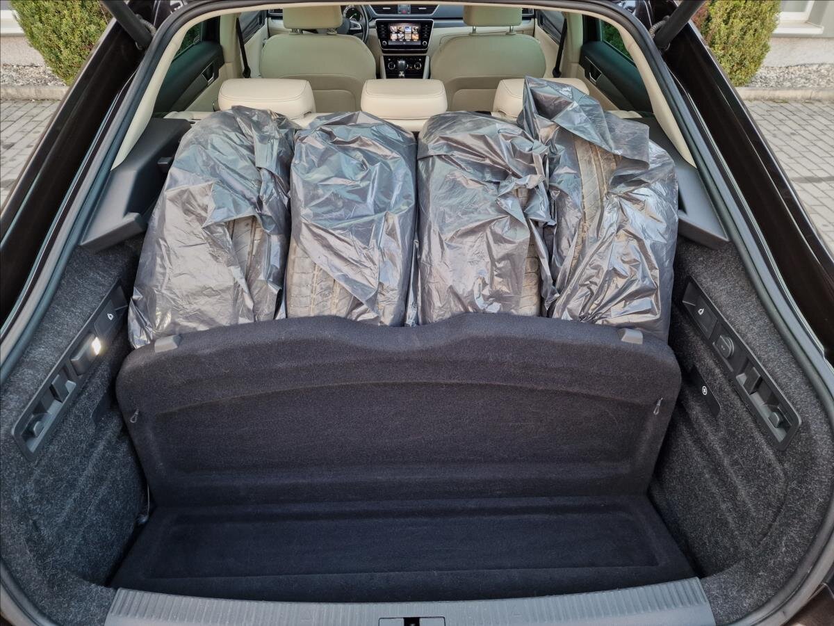 Škoda Superb Liftback 1,5 l 110 kw