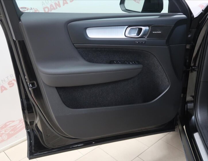 Volvo XC40 Kombi 2,0 l 145 kw